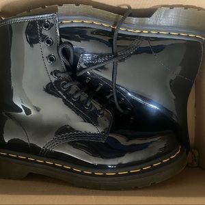 1460 WOMEN'S PATENT LEATHER LACE UP BOOTS